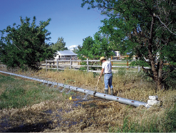 Gated irrigation pipe